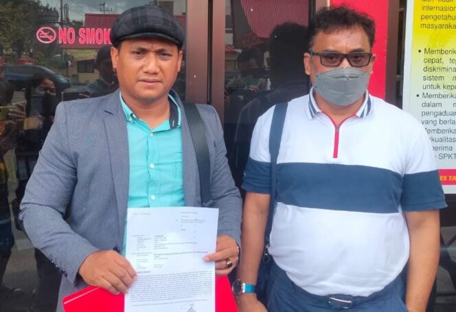 
 DR Syafruddin, SH, M.Hum (berbaju kaos putih) dan rekan saat memberikan keterangan pers di Mapolres Tarakan.