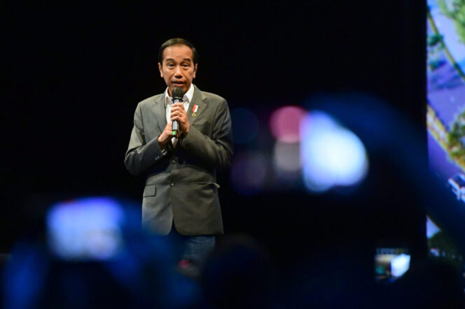
 Di hadapan para investor, Jokowi meyakinkan para investor untuk tidak ragù berinvesrasi dalam pembangunan IKN Nusantara karena ada payung hukum yang jelas. (Foto: Courtesy/Biro Setpres)