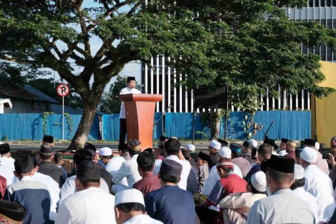 
 Gubernur dan Istri Shalat Id di Lapangan Agatis Tanjung Selor