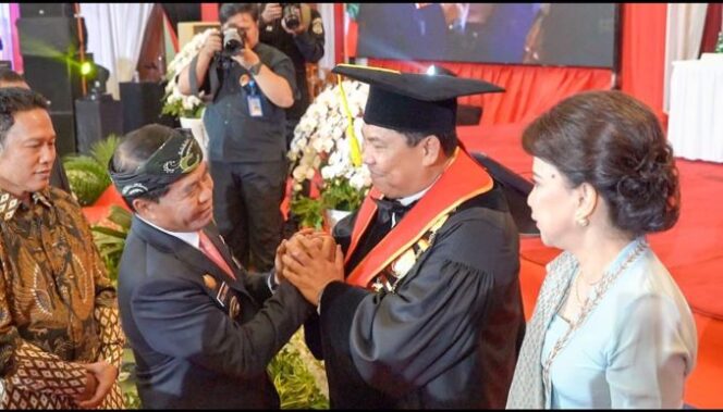 
 Gubernur Zainal Hadiri Sidang Senat Terbuka, Beri Selamat Kepala BNN sebagai Guru Besar STIK Lemdiklat Polri
