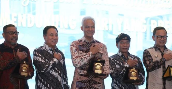 
 Hadiri HUT KBPP Polri ke-24, Gubernur Kaltara Terima Penghargaan