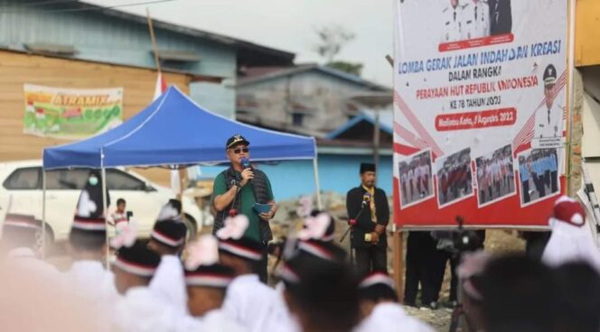 
 Bupati Wempi Lepas 1.348 Peserta Lomba Gerak Jalan Indah dan Kreasi Sambut HUT Kemerdekaan RI Ke-78