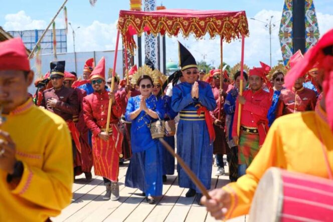 
 Bupati Wempi Apresiasi Tampilan Paguyuban Keluarga Besar Makassar, Pada IRAU Ke-10 dan HUT Malinau Ke-24