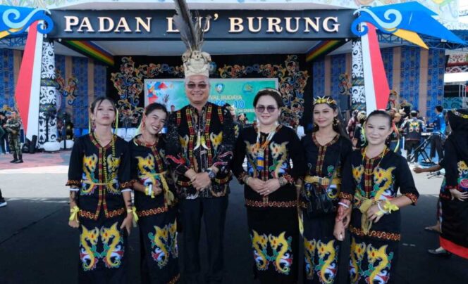 
 Bupati Wempi Bangga Generasi Muda Dayak Punan Kenalkan Seni dan Budaya Adat, Pada Pagelaran IRAU Malinau ke-10