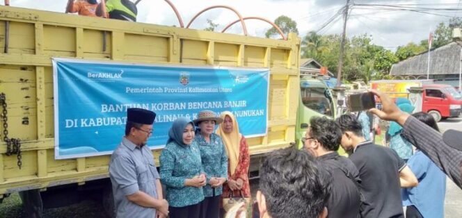 
 Pemprov Serahkan Bantuan Banjir