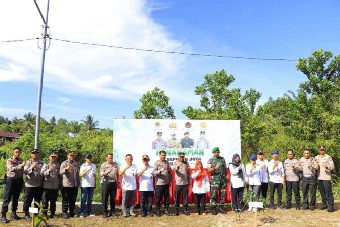 
 Kadishut Ikuti Penanaman 10 Juta Pohon