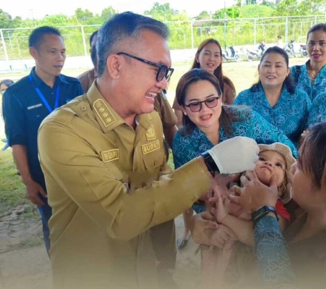 
 Bupati Apresiasi Orang Tua yang Setia Membawa Anaknya Ke Posyandu