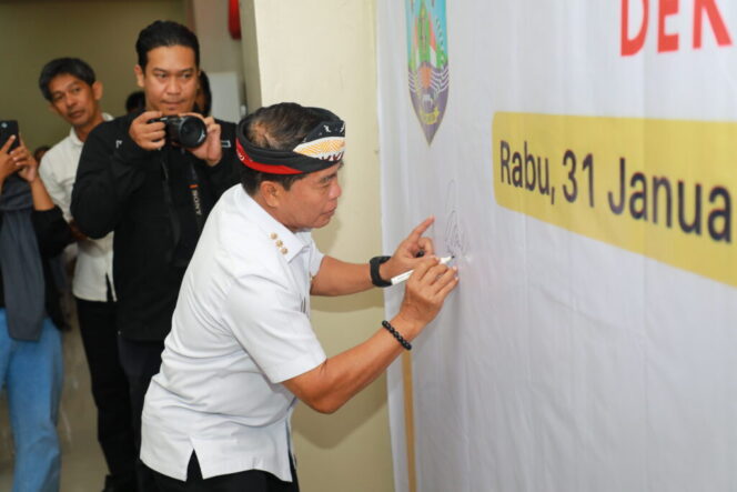 
 Deklarasi Pemilu Damai, Gubernur Zainal: Beda Pilihan Itu Biasa, Silaturahmi Harus Tetap Terjaga