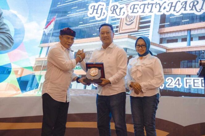 
 Gubernur Hadiri Malam Pengantar Tugas Kajati Kaltim