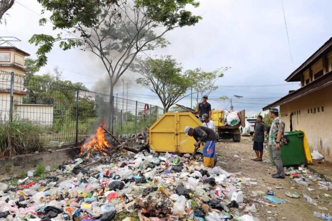 
 Bustan Lakukan Kunjungan ke TPS Juata Laut, Ajak Masyarakat Untuk Jaga Kebersihan Lingkungan