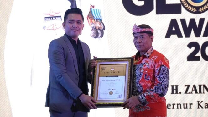 
 Gubernur Zainal Kembali Raih Penghargaan dari Seven Media Asia