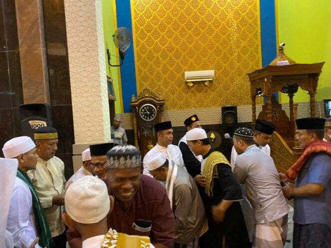 
 PJ Wali Kota Tarakan Bustan Salat Tarawih Bersama di Masjid Baitul Izzah