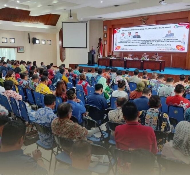 
 Tingkatkan Produktivitas Kerja dan Pelayanan, Bupati Wempi Buka Sosialisasi Perbaikan TPP ASN