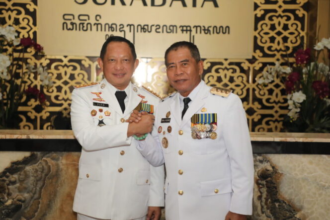 
 Gubernur Hadiri Puncak Peringatan Hari Otonomi Daerah di Balai Kota Surabaya