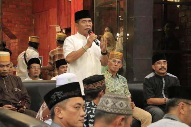 
 Gubernur Kaltara Salurkan Ratusan Paket Sembako untuk Para Tukang Ojek, Supir Taksi, dan Tenaga Bongkar Muat