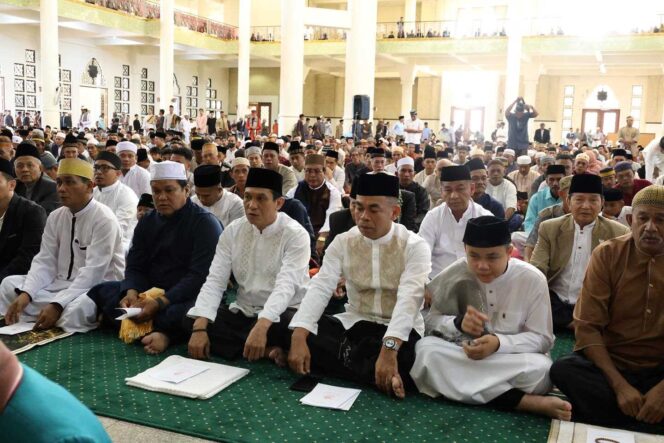 
 PJ. Wali Kota Tarakan Shalat Idul Fitri di Masjid Baitul Izzah