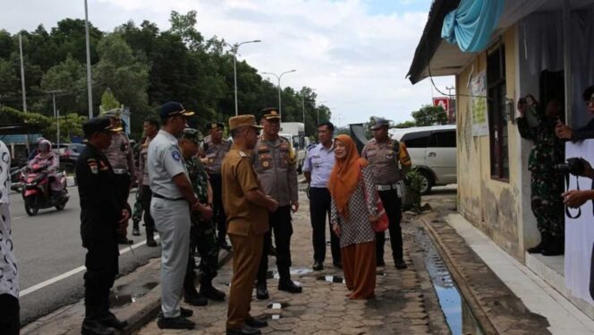 
 Pastikan Pelayanan Arus Mudik, PJ. Wali Kota Tarakan Bersama Forkopimda Pantau Posko Ops Ketupat Kayan 2024
