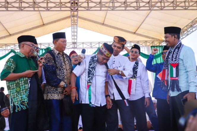 
 Gubernur Sambut Kedatangan UAS di Tarakan