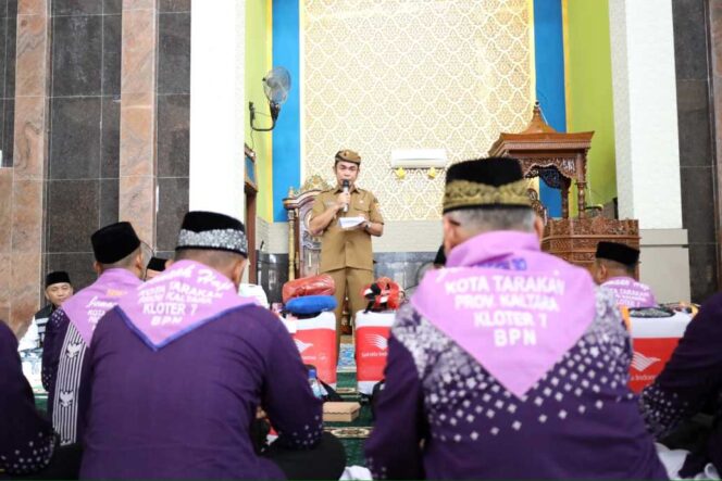 
 Pj. Wali Kota Tarakan Lepas Keberangkatan 107 Jemaah Calon Haji: ingatkan ikuti arahanan petugas
