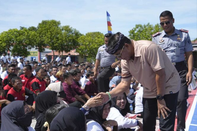 
 Kunjungi Lapas Kelas 2B Nunukan, Gubernur Sempatkan Berolahraga dan Lakukan Penyerahan Sapi Qurban