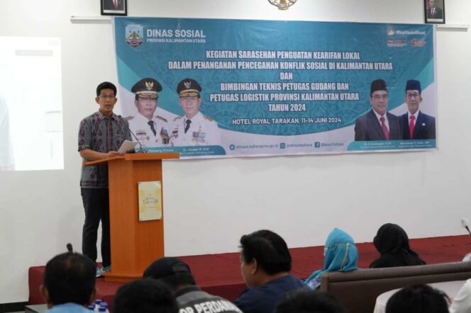 
 SARASEHAN : Kepala Dinsos Kaltara, Obed Daniel LT membuka Sarasehan Penguatan Kearifan Lokal dalam Penanganan Pencegahan Konflik Sosial di Kaltara di Tarakan, Rabu (12/6).
