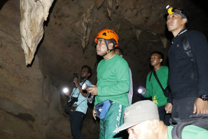 
 Telusuri Goa Karst Batu Putih, Gubernur Sebut Objek Wisata Menakjubkan