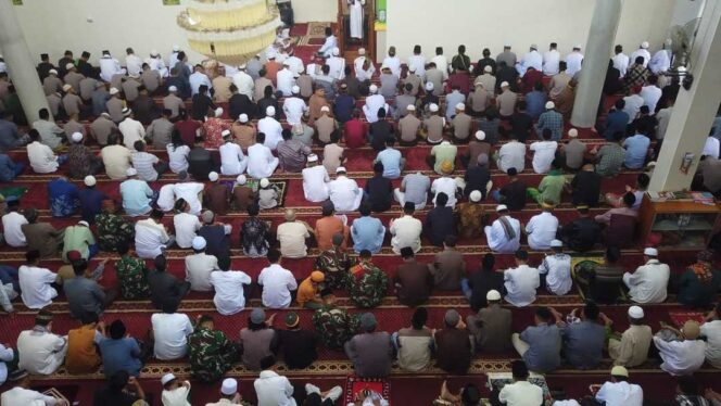 
 Wabup Malinau Sahalat Idul Adha 1445 H di Masjid Agung Darul Jalal
