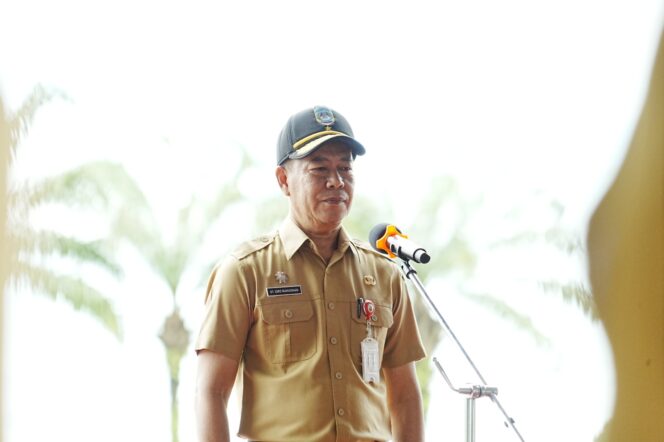 
 Asisten bidang Pemerintah dan Kesejahteraan Rakyat Setprov Kaltara, H Datu Iqro Ramadhan, S.Sos, M.Si memimpin apel di Lapangan Agatis, Senin (22/7).