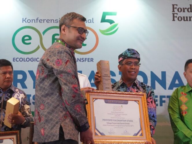 
 KMS-PPL memberikan penghargaan Provinsi Kaltara sebagai Pemerintah Daerah Terbaik dalam Penerapan EFT. 
