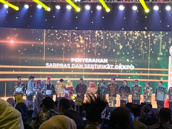 
 Piagam penghargaan Bapanas Award yang diterima Provinsi Kaltara. 