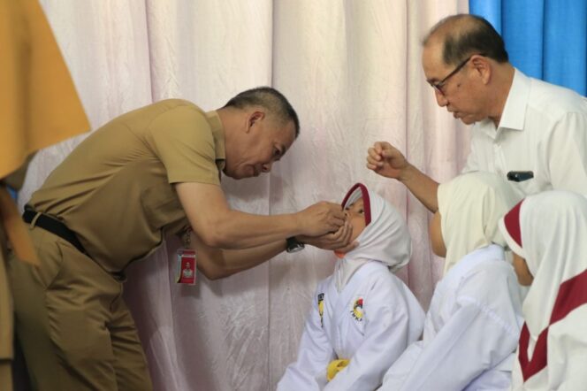 
 Asisten bidang Pemerintahan dan Kesra Setprov Kaltara, H. Datu Iqro Ramadhan, S.Sos, M.Si menghadiri Pencanangan PIN Polio di SDN Utama 1 Kota Tarakan, Selasa (23/7).