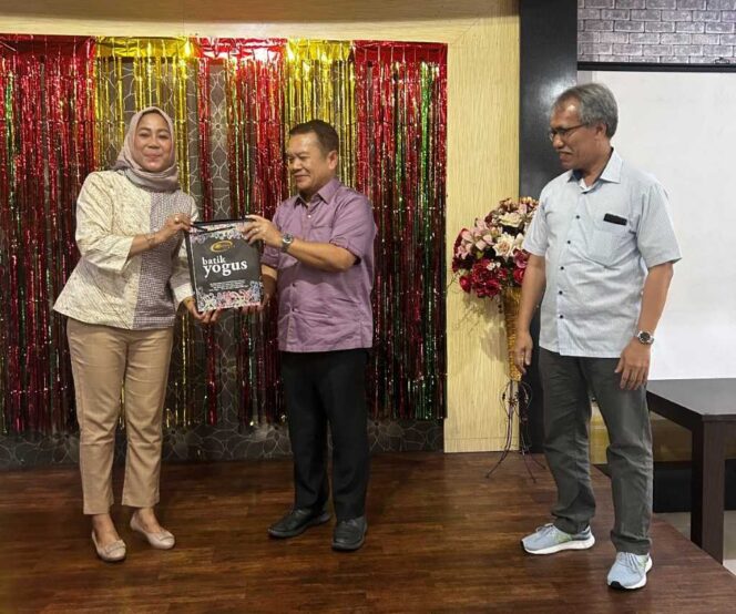 
 Kepala Disperindagkop-UKM Kaltara, Hasriyani, S.H., M.M secara resmi membuka kegiatan Fasilitasi Dukungan Teknis Peningkatan Ekspor Produk Perikanan oleh Kementerian Perdagangan RI di Provinsi Kalimantan Utara, di  Hotel Neo Fortuna, Kamis (25/7). 