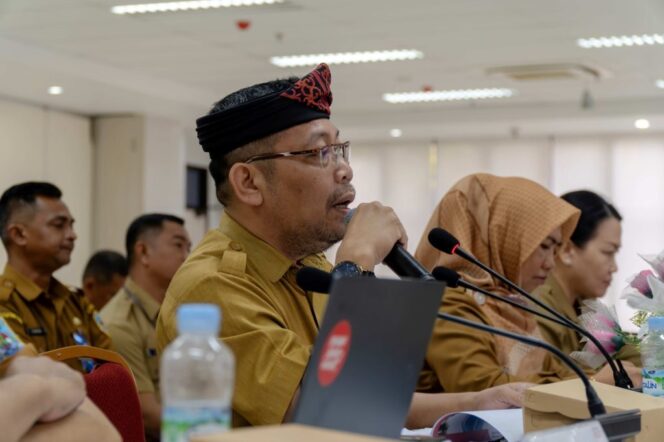 
 Asisten Bidang Administrasi Umum, Pollymaart Sijabat, SKM., M.AP menghadiri Rapat Evaluasi Implementasi SAKIP Provinsi Kaltara 2024, Senin (29/7) lalu. 