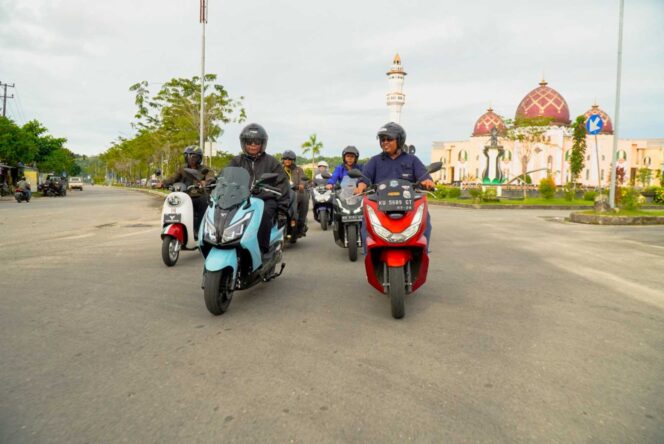 
 Gubernur Kaltara, DR (HC) H Zainal A Paliwang, M.Hum mengikuti kegiatan Tarakan Auto Fest 2K24 di Graha Pemuda KNPI, Ahad (30/6). 
