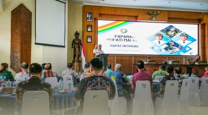 
 Bupati Wempi Pimpin Rapat Intimung, Harapkan OPD Maksimalkan Penyerapan Anggaran