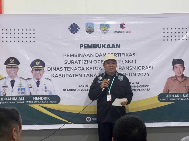 
 PEMBINAAN: Kepala Disnakertrans Kaltara, H. Haerumuddin, SH, M.AP membuka kegiatan Pembinaan dan Sertifikasi SIO di PT Mandiri Inti Perkasa, Sabtu (10/8).