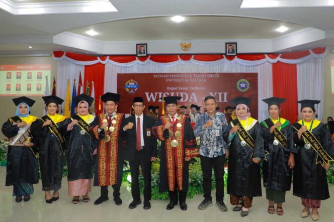  
KELULUSAN: Gubernur Kaltara, Dr H Zainal A Paliwang, SH, M.Hum menghadiri Rapat Senat Terbuka Wisuda ke XII Program Sarjana Universitas Kaltara (Unikaltar), Kamis (22/8).  