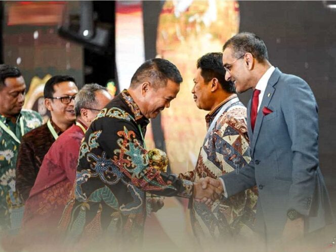 
 Pemkab Malinau Terima Penghargaan UHC Award 2024