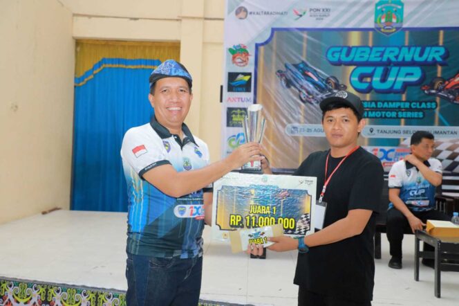
 MINI 4WD: Plt Kepala Dispora Kaltara, Ir Yosua Batara Payangan, ST, MT menghadiri penutupan Tamiya Damper Style Mini 4WD Gubernur Cup 2024 dilangsungkan di ruang aula SMA Negeri 1 Tanjung Selor, Ahad (25/8). 
