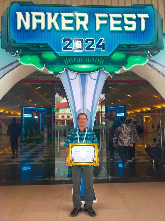 
 NAKER AWARD: Pemprov Kaltara menerima penghargaan Naker Award yang diserahkan langsung oleh Wakil Presiden (Wapres) RI KH. Ma'ruf Amin, Jumat (23/8).
