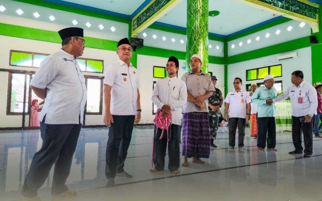 
 Tanamkan Nilai-Nilai Kebajikan, Bupati Wempi Resmikan Masjid At Tauhid Desa Malinau Kota