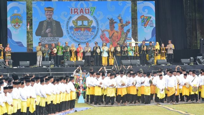 
 Wakil Bupati Malinau Hadiri Acara Irau ke-7 dalam Rangka HUT KTT ke-17 Tahun