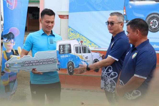 
 Bupati Malinau Wempi W Mawa, S.E., M.H terima Corporate Social Responsibility (CSR) dari Banklatimtara, pada Jum'at (13/9/2024).