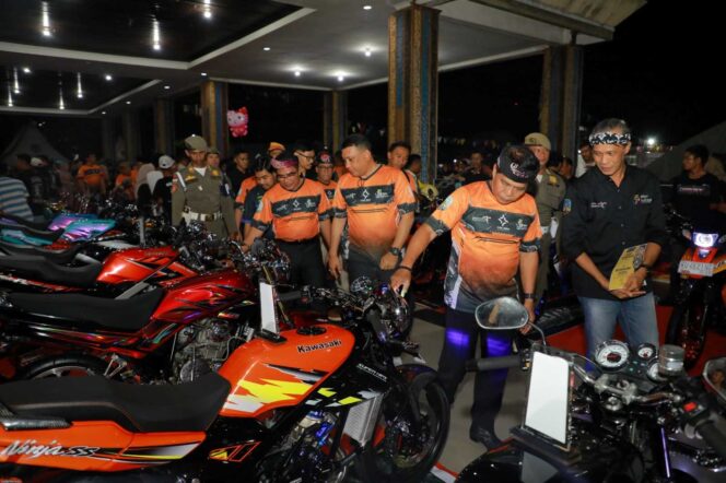 
 PARIWISATA UNGGULAN: Gubernur Kaltara, Dr H Zainal A Paliwang, SH, M.Hum meninjau pelaksanaan Kaltara Motofest 2K24 di Lapangan Agatis, Ahad (1/9) malam.
