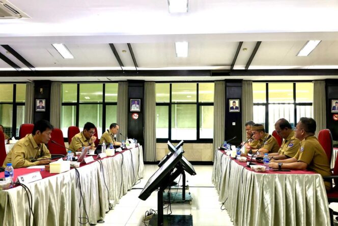 
 Pj. Wali Kota Tarakan, Dr. Bustan, S.E., M.Si., mengikuti evaluasi kinerja Penjabat Wali Kota triwulan II.