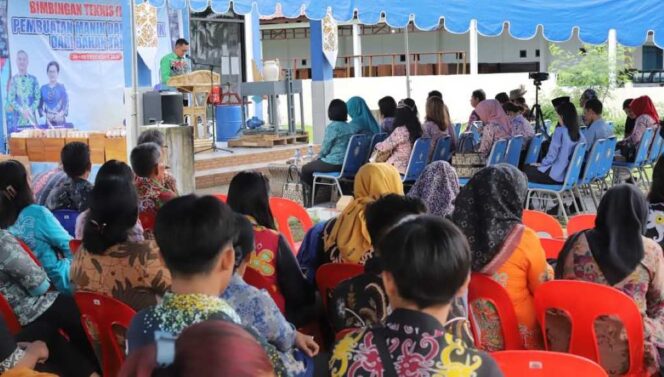 
 Menutup Secara Resmi BIMTEK Pembuatan Manik dari Bahan Tanah Kabupaten Malinau 2024