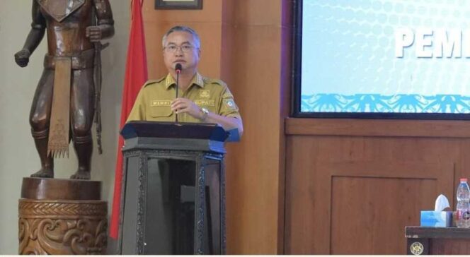 
 Bupati Malinau Menghadiri Sekaligus Menyerahkan Dokumen Pelaksanaan Anggaran SKPD Tahun 2025
