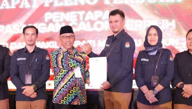 
 KPU Kabupaten Malinau Gelar Rapat Pleno Terbuka Tetapkan Wempi-Jakaria sebagai Bupati dan Wakil Bupati Terpilih Periode 2025-2030