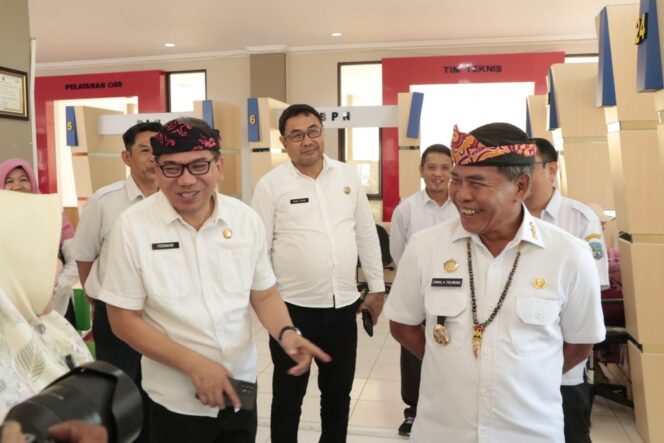
 Tinjau Proses Perizinan, Gubernur Pastikan Tidak Ada Pungli