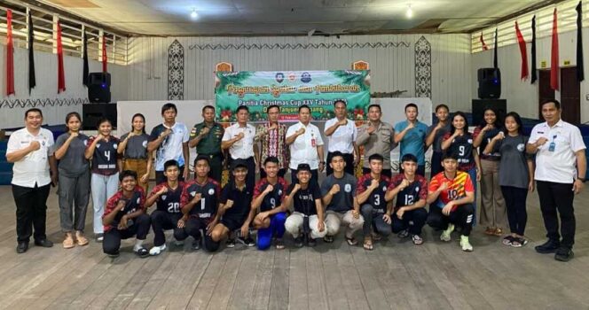 
 Sekda Lepas Tim Busak Baku Malinau pada Turnamen Akademi Volly Nusantara